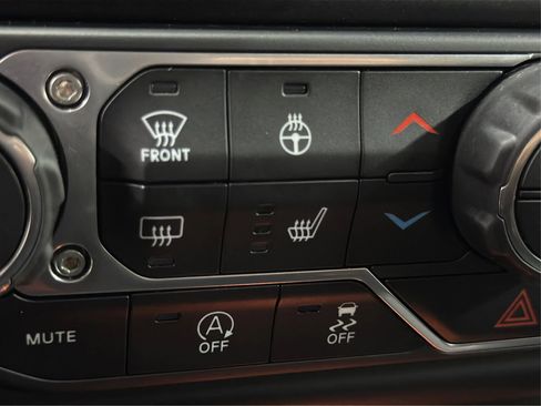 Used 2020 Jeep Wrangler Unlimited Sport image 26