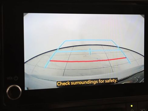 Used 2023 Toyota Highlander XLE image 10