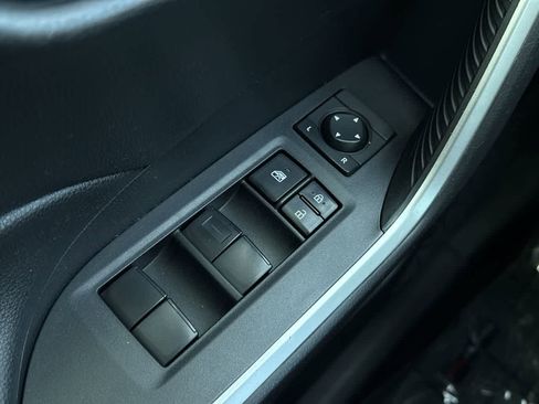 Used 2019 Toyota RAV4 LE w/ Carpet Mat Package image 22