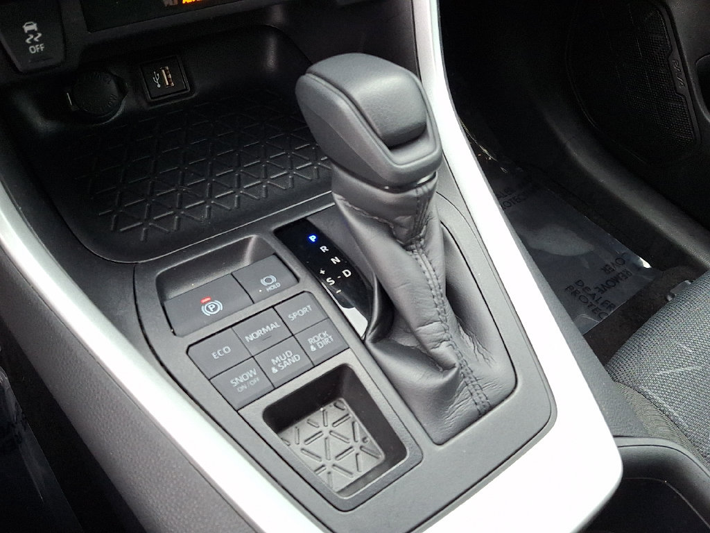 Certified 2025 Toyota RAV4 XLE AWD/4WD image 17