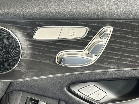 Used 2018 Mercedes-Benz GLC 300 4MATIC image 16