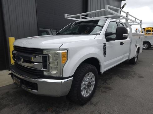 Used 2017 Ford F250 XL w/ STX Appearance Package RWD image 2