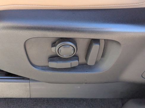 Used 2023 Land Rover Discovery HSE R-Dynamic image 24