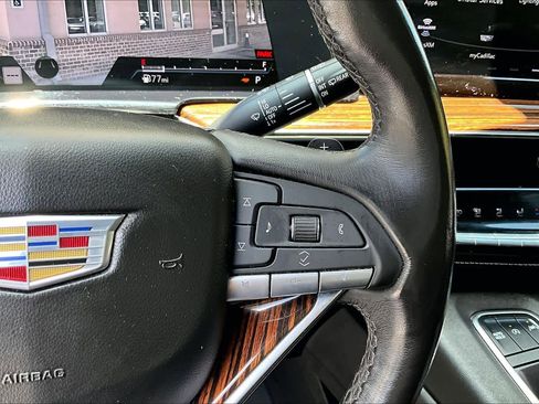 Used 2021 Cadillac Escalade Premium Luxury RWD image 25