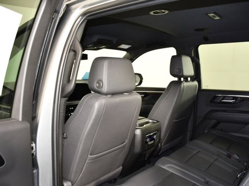 Used 2025 Chevrolet Suburban Z71 AWD/4WD image 50