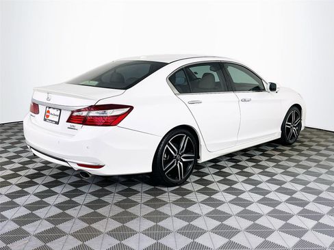 Used 2016 Honda Accord Touring image 9