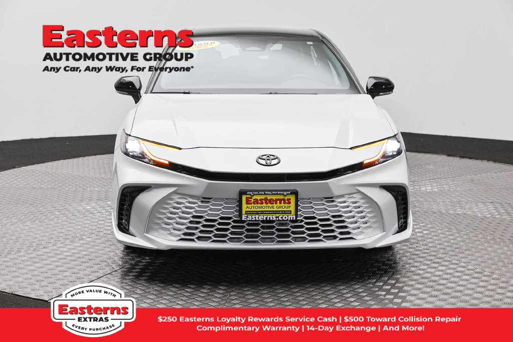 Used 2025 Toyota Camry XSE AWD/4WD image 3