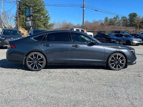 Certified 2023 Honda Accord Touring image 3