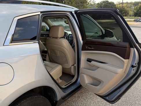 Used 2014 Cadillac SRX Luxury w/ Driver Awareness Package image 17