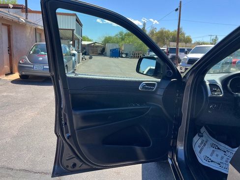 Used 2017 Jeep Grand Cherokee Altitude RWD image 27