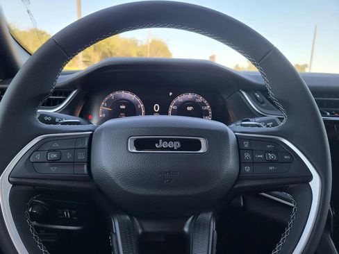New 2025 Jeep Grand Cherokee Laredo image 17