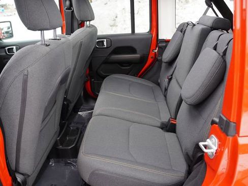 Certified 2025 Jeep Wrangler Unlimited Sahara w/ Safety Group image 19