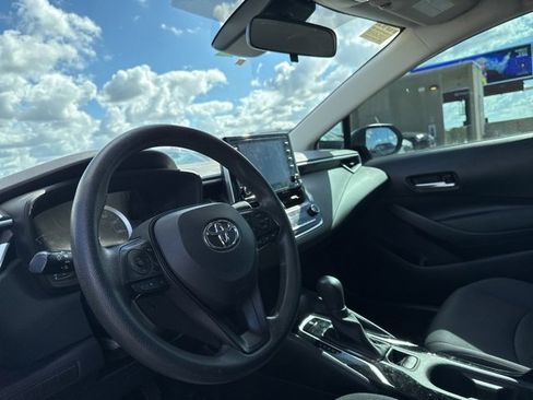 Used 2020 Toyota Corolla LE image 12
