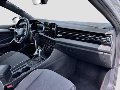 Used 2025 Volkswagen Jetta Sport FWD image 31