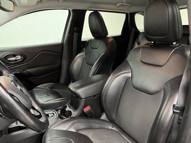 Used 2021 Jeep Cherokee Latitude Plus FWD image 19