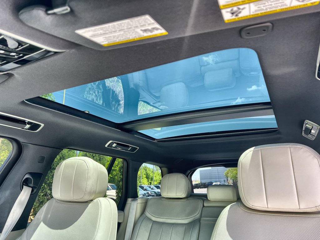 Certified 2026 Land Rover Range Rover SE AWD/4WD image 19