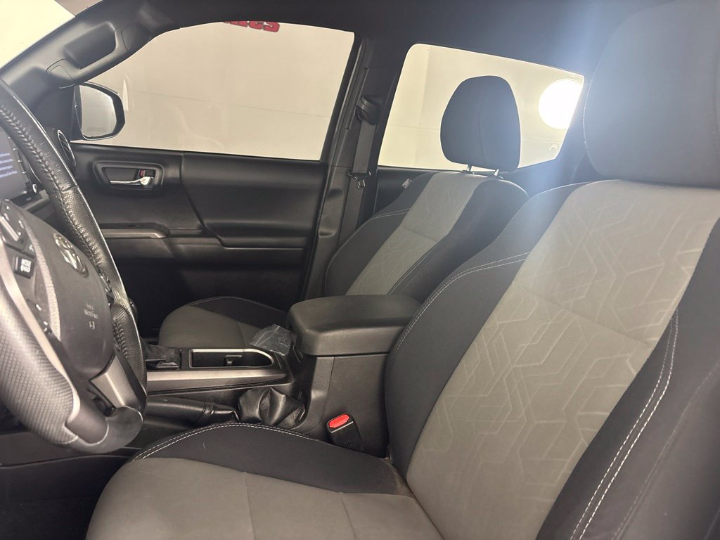 Used 2021 Toyota Tacoma TRD Off-Road w/ Technology Package AWD/4WD image 14