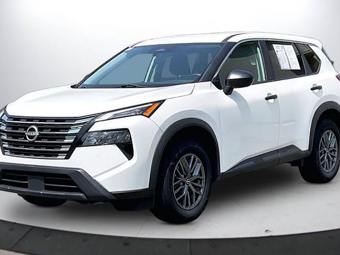 Used 2024 Nissan Rogue S FWD image 4