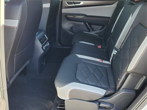 New 2026 Volkswagen Atlas Peak Edition image 8