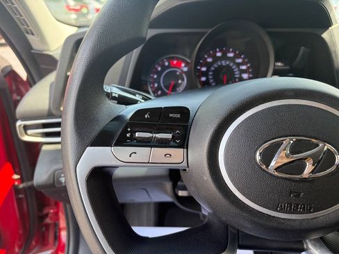 Used 2021 Hyundai Elantra SE FWD image 15