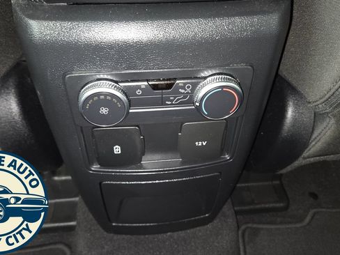 Used 2022 Ford Explorer XLT AWD/4WD image 32