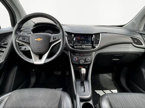 Used 2022 Chevrolet Trax LT w/ LT Convenience Package image 8