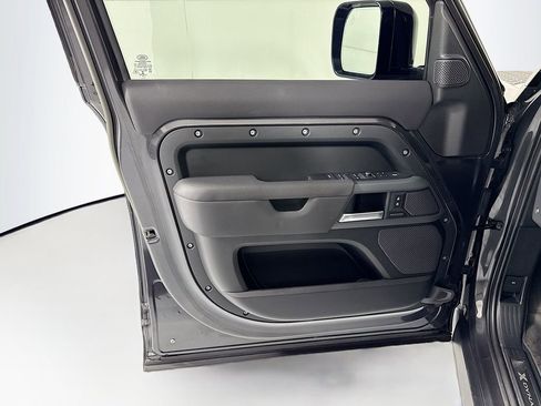 Used 2023 Land Rover Defender 110 X-Dynamic SE AWD/4WD image 25