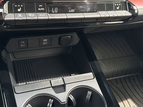Used 2024 Toyota Prius Prime FWD image 24