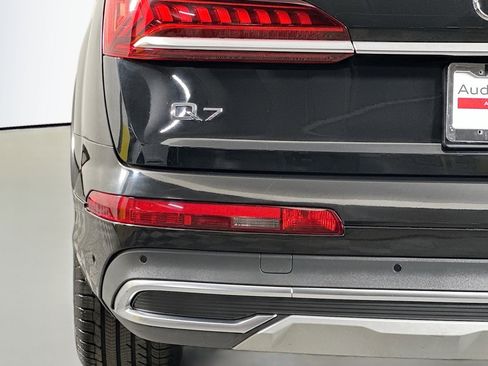 Used 2022 Audi Q7 3.0T Premium Plus w/ Premium Plus Package AWD/4WD image 17
