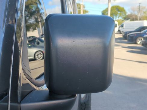 Used 2023 Jeep Gladiator Sport image 13