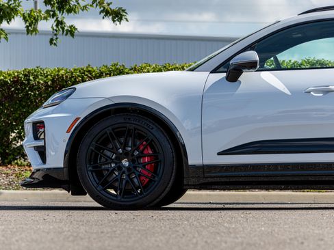 Used 2025 Porsche Macan Turbo Electric AWD/4WD image 34