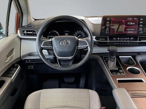 Used 2021 Toyota Sienna LE FWD image 8