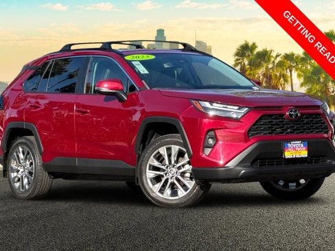 Used 2023 Toyota RAV4 XLE Premium image 2
