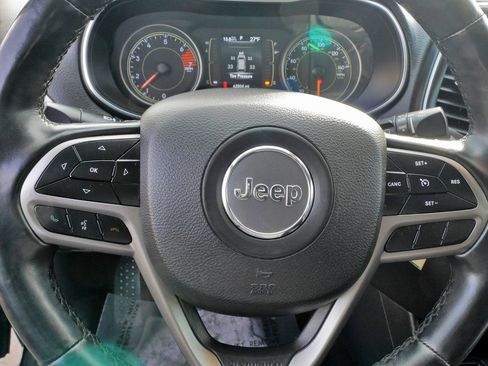 Used 2019 Jeep Cherokee Latitude w/ Cold Weather Group image 17