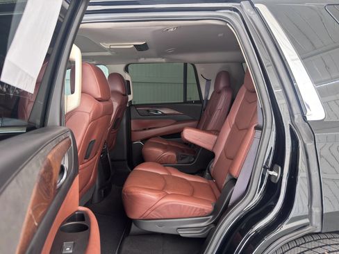 Used 2016 Cadillac Escalade Luxury RWD image 12