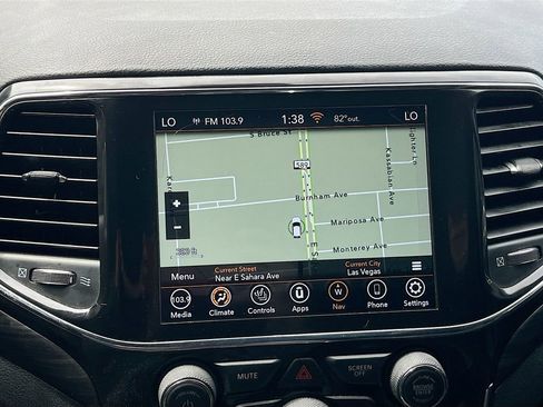 Used 2022 Jeep Grand Cherokee Laredo X AWD/4WD image 13