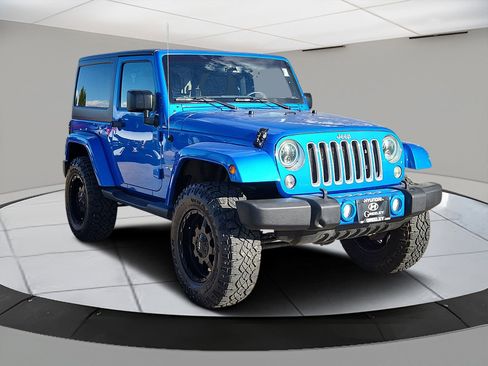 Used 2016 Jeep Wrangler Sahara w/ Connectivity Group image 4