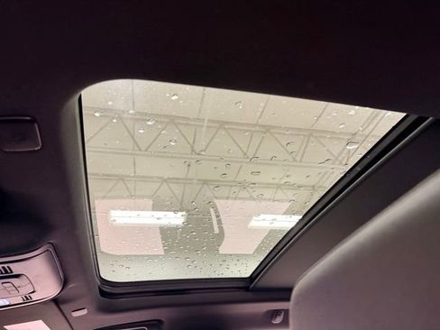 Used 2024 Chevrolet Suburban Z71 w/ Off-Road Capability Package image 19