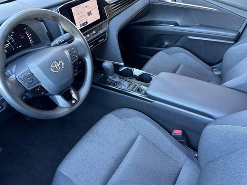 Used 2025 Toyota Camry LE image 4