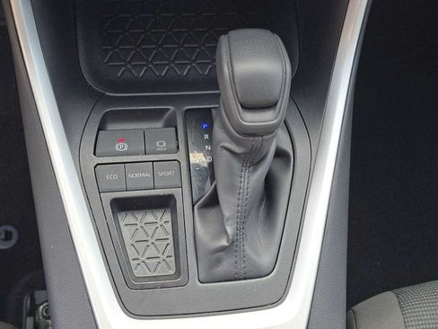Certified 2025 Toyota RAV4 LE FWD image 29
