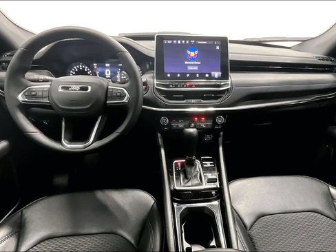 Used 2026 Jeep Compass Latitude AWD/4WD image 18