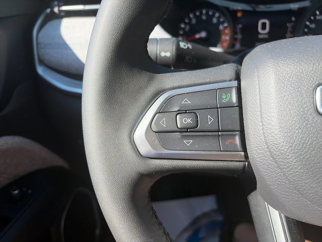 Used 2025 Jeep Compass Latitude AWD/4WD image 29