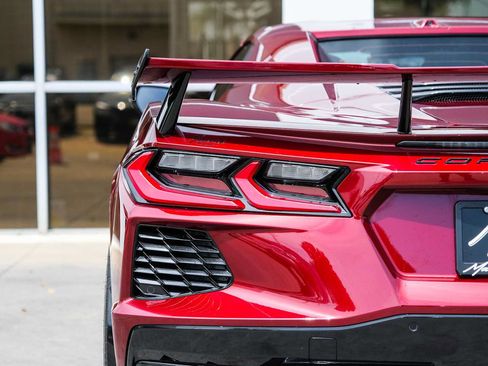 Used 2020 Chevrolet Corvette Stingray Convertible w/ Z51 Performance Package RWD image 11
