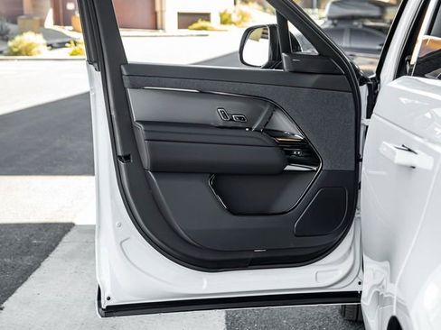 New 2025 Land Rover Range Rover Sport Dynamic SE AWD/4WD image 12