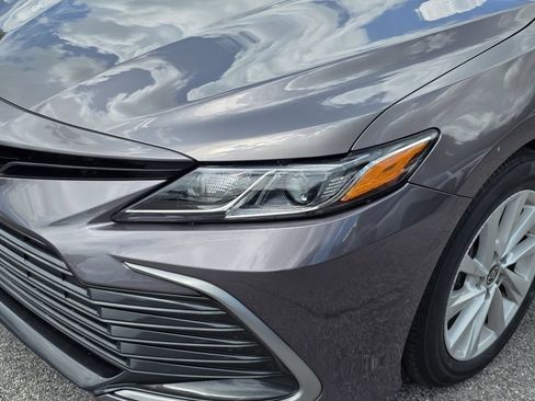 Used 2022 Toyota Camry LE w/ Convenience Package FWD image 5