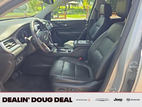 Used 2017 GMC Acadia SLT AWD/4WD image 10