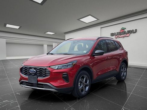 Used 2025 Ford Escape ST-Line w/ Cold Weather Package image 4