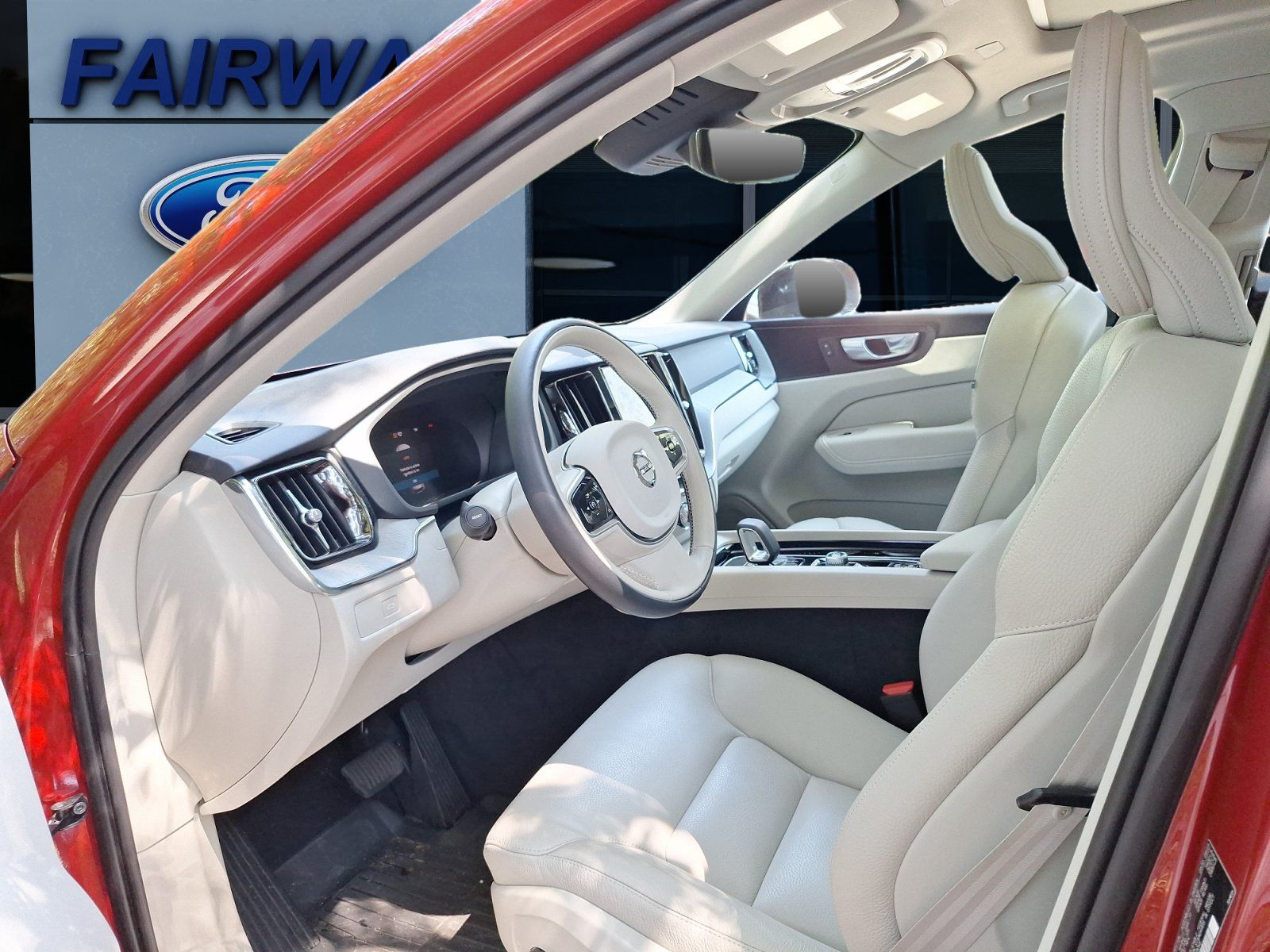 Used 2024 Volvo XC60 B5 Plus w/ Protection Package Premier AWD/4WD image 11