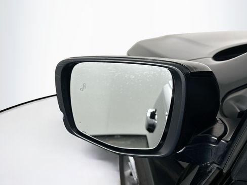 Used 2025 Honda Pilot EX-L image 16
