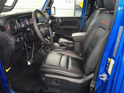 Used 2025 Jeep Wrangler Unlimited Rubicon image 2